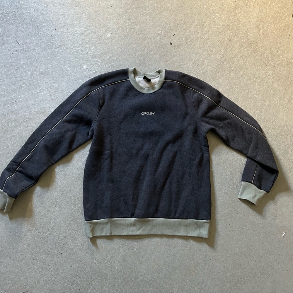 Brand New With Tags Oakley crewneck size Large